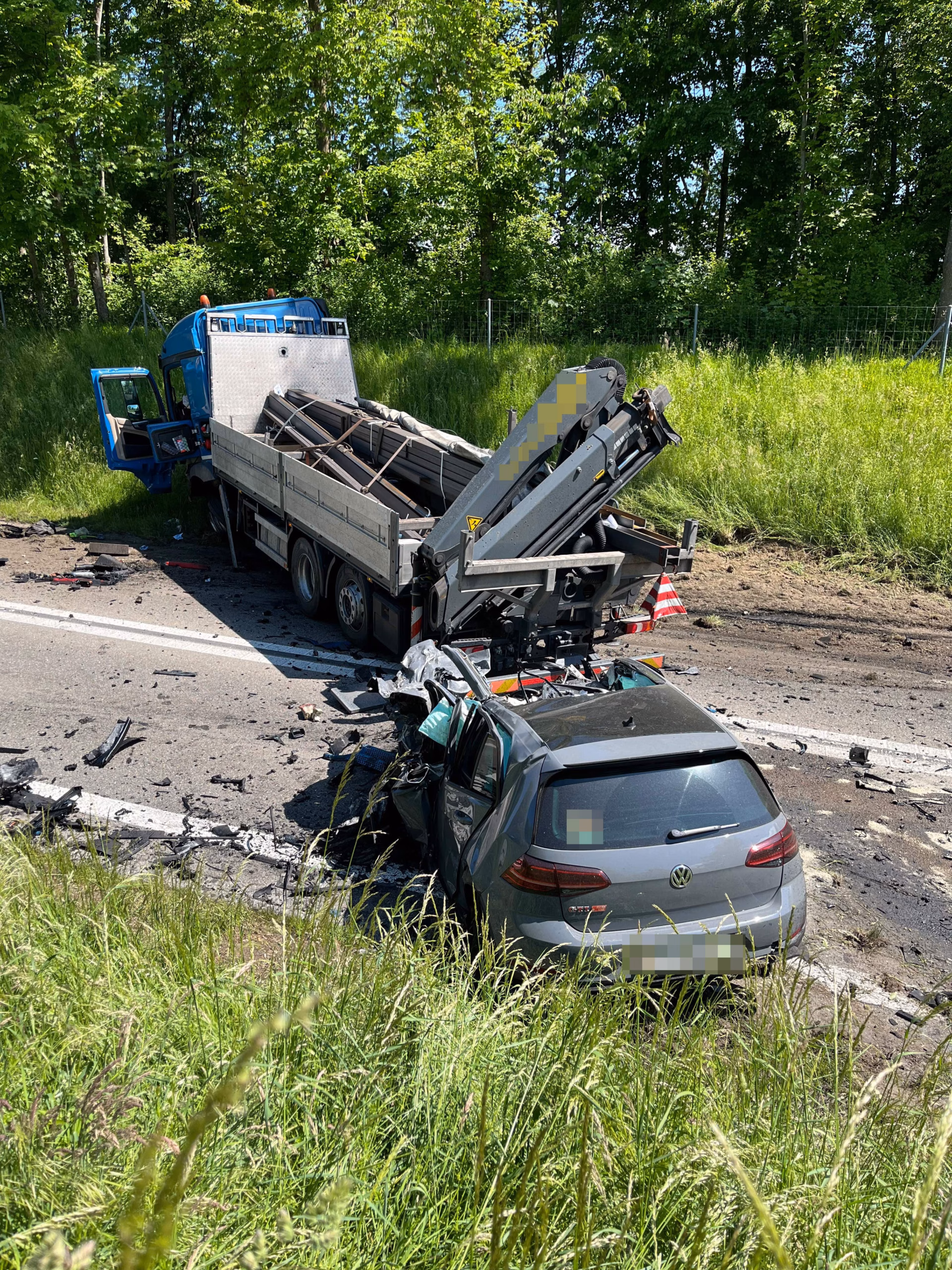 Tragischer Unfall auf A23: Autofahrer stirbt bei Frontalkollision