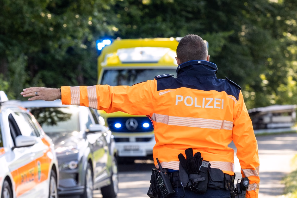 Arbeitsunfall in Lichtensteig: 76-Jähriger stürzt bei Mäharbeiten!
