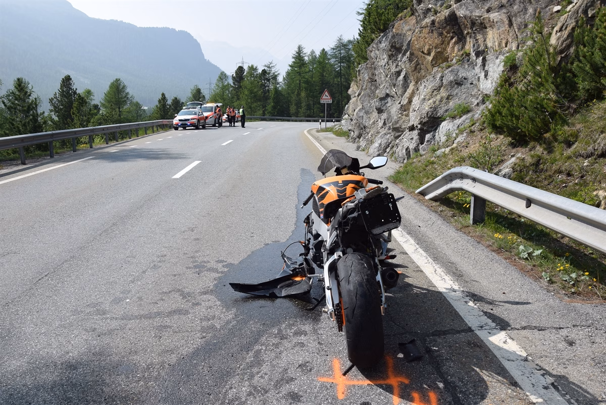 Motorradunfall in Pontresina: Fahrer schwer verletzt!