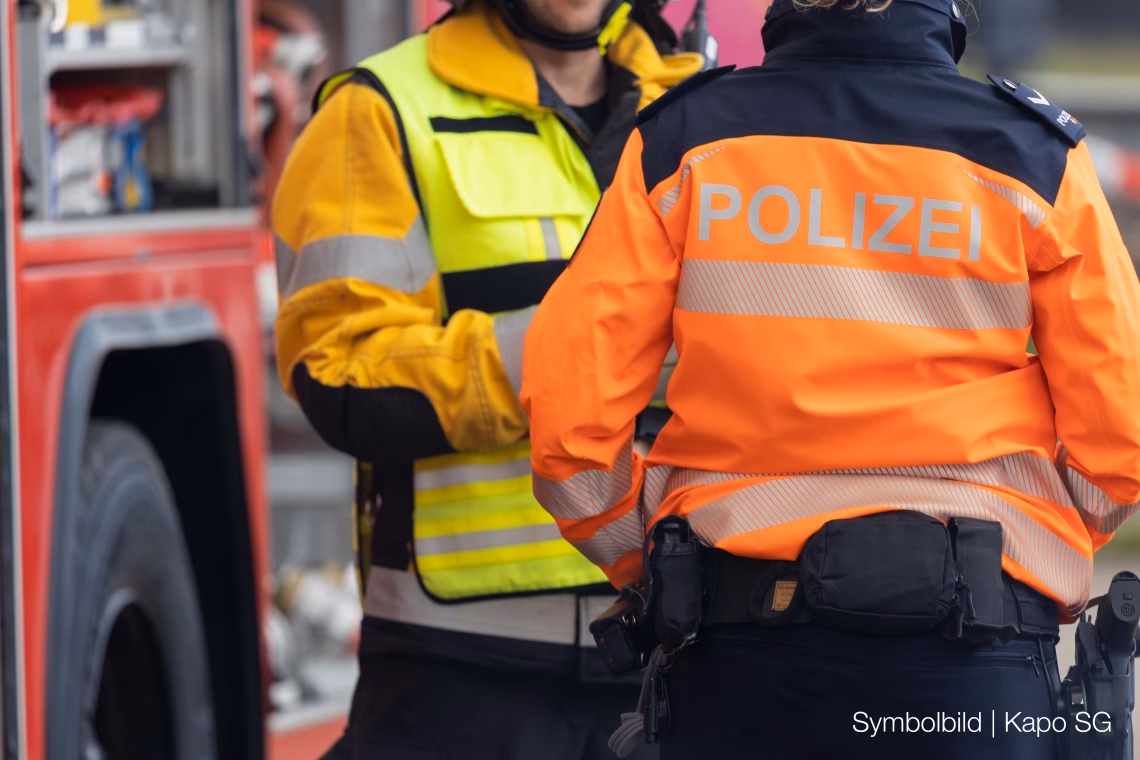 Rauchentwicklung in Schule: Feuerwehr rettet Schüler in St.Gallen!