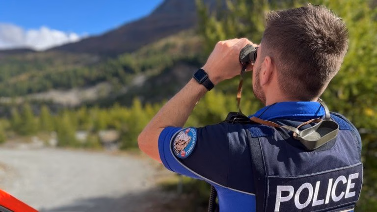 Rave-Party im Berner Jura: Polizei warnt vor illegalen Feiern!