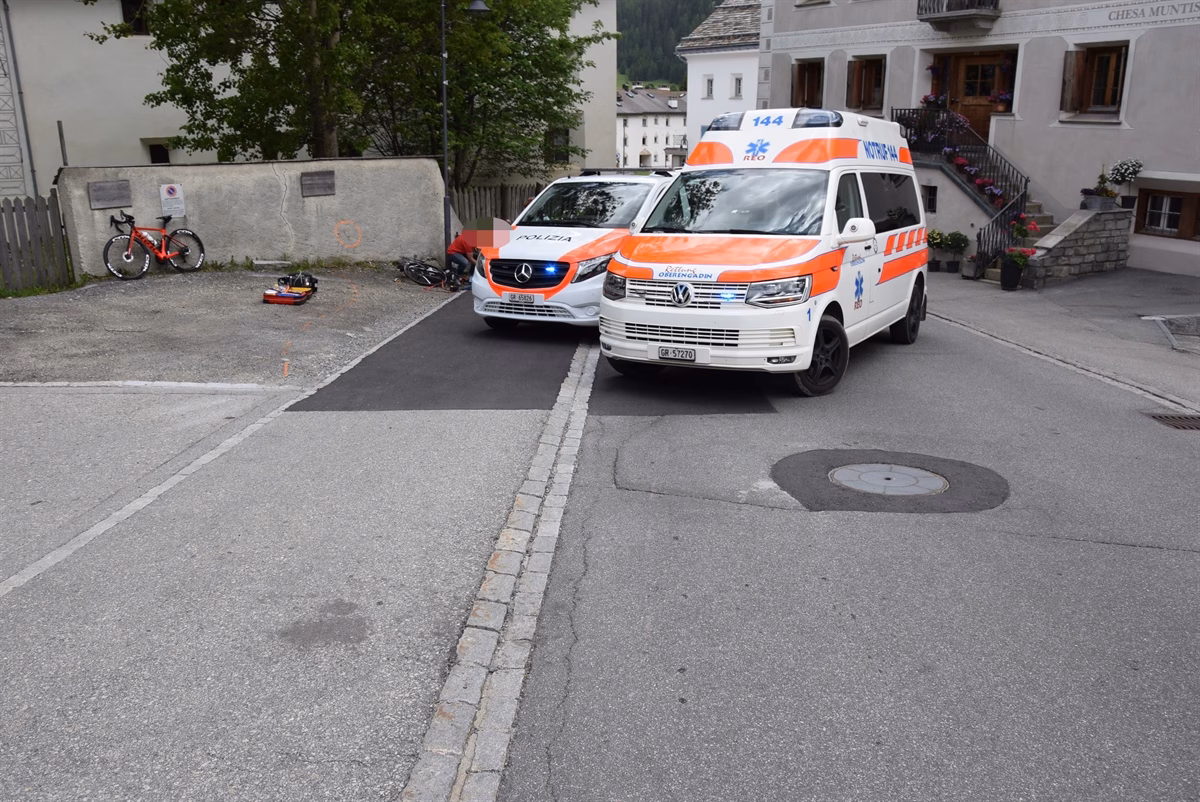 Rennradfahrer bei schwerem Unfall auf Albulapassstraße verletzt!