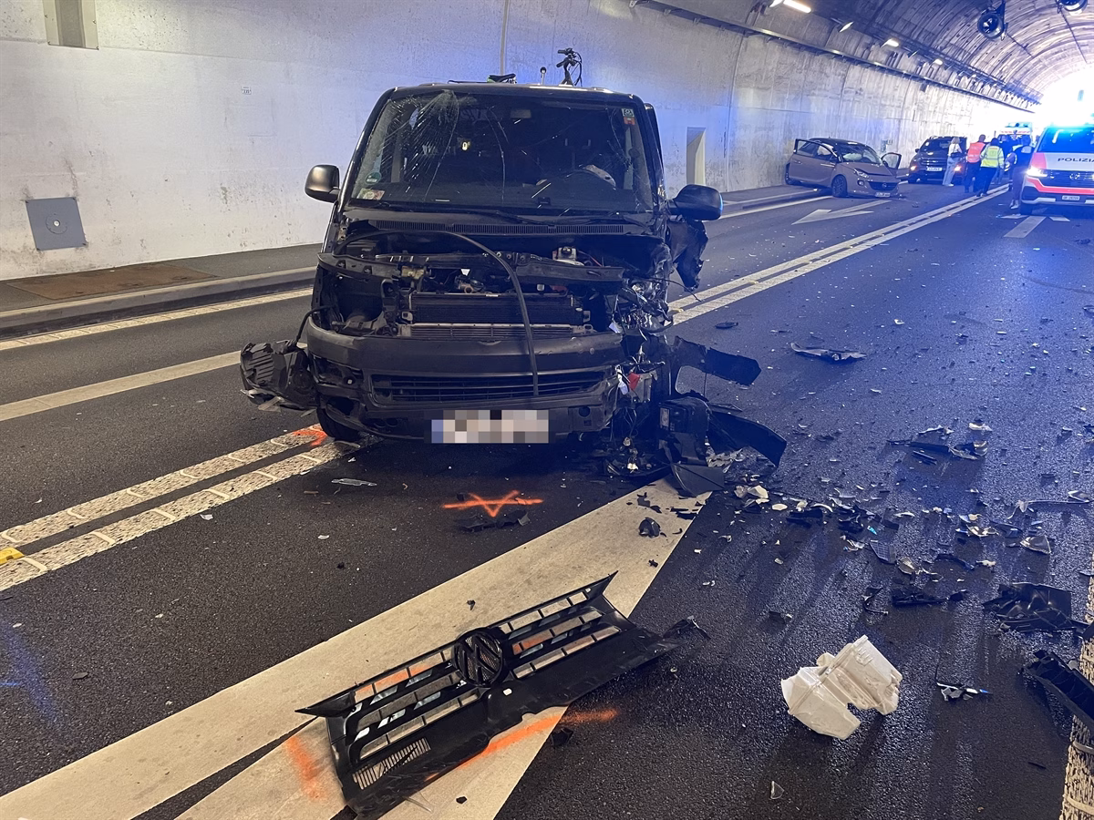 Schock-Unfall im San Fedele-Tunnel: Drei Verletzte bei A13-Kollision!