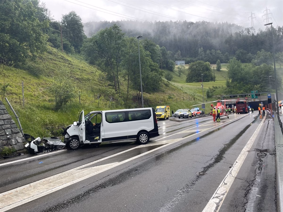 Schock auf A13: Selbstunfall mit Verletzten, darunter Kinder!