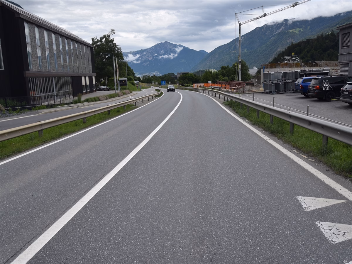 Schock in Tamins: Traktor kollidiert mit Lieferwagen – Zeugen gesucht!