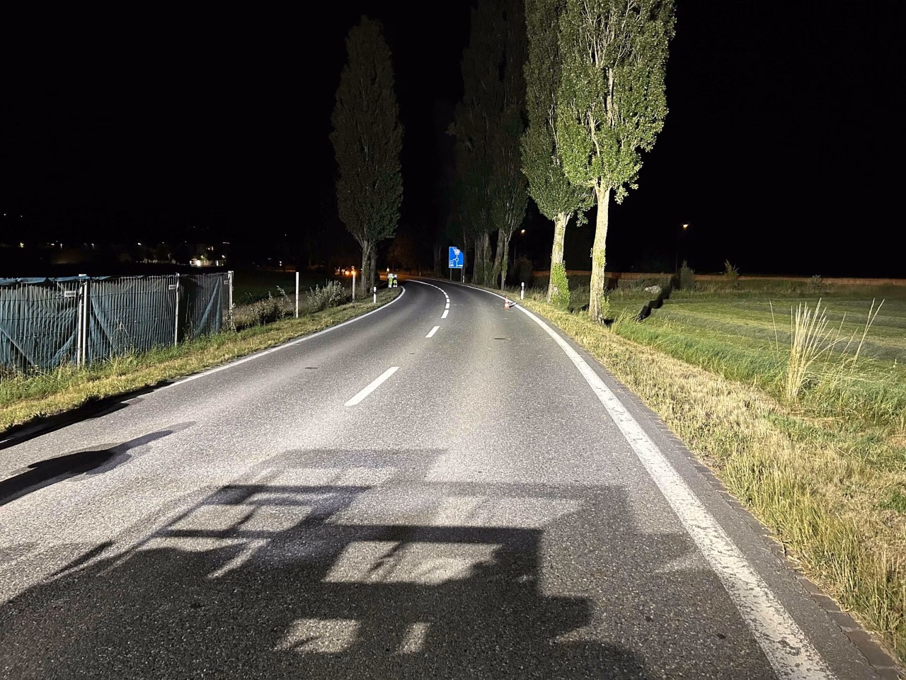 Schockmoment in Wohlenschwil: Autofahrer verletzt Fußgänger schwer!