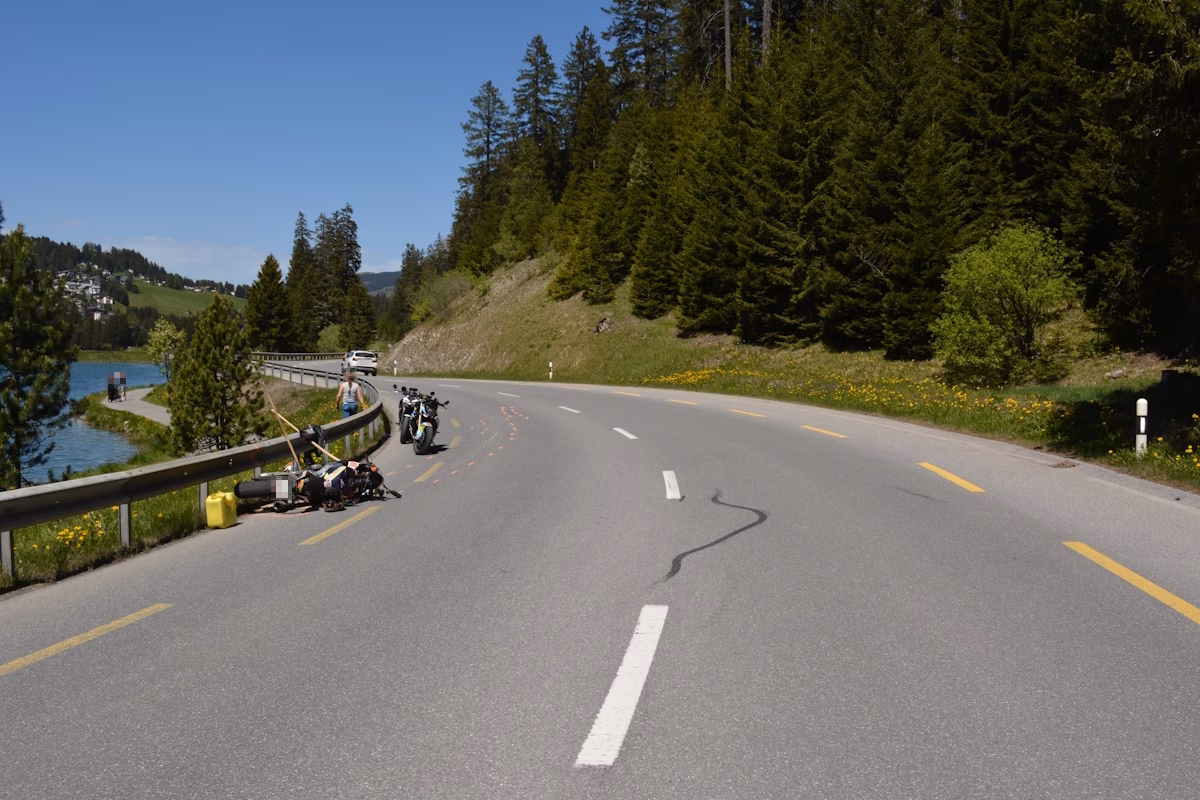 Schrecklicher Unfall auf der Lenzerheide: Zwei Verletzte nach Kollision
