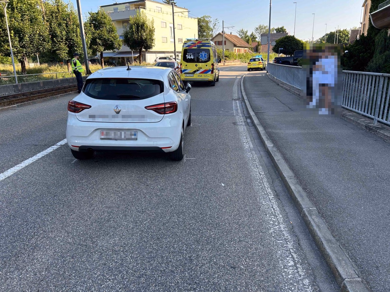 Schwerer Unfall in Oberentfelden: Fussgänger von Auto erfasst!