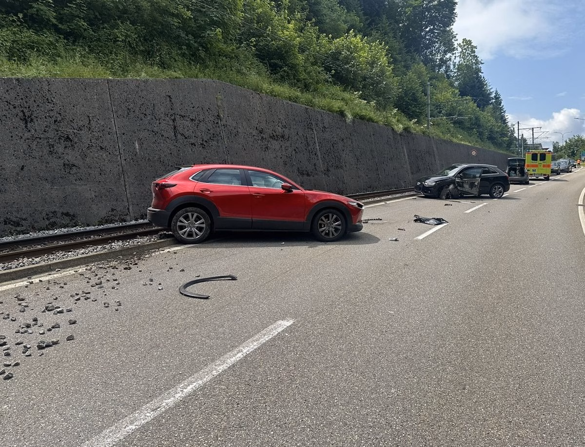 Verkehrschaos in Lustmühle: Drei Fahrzeuge in schockierendem Unfall verwickelt!