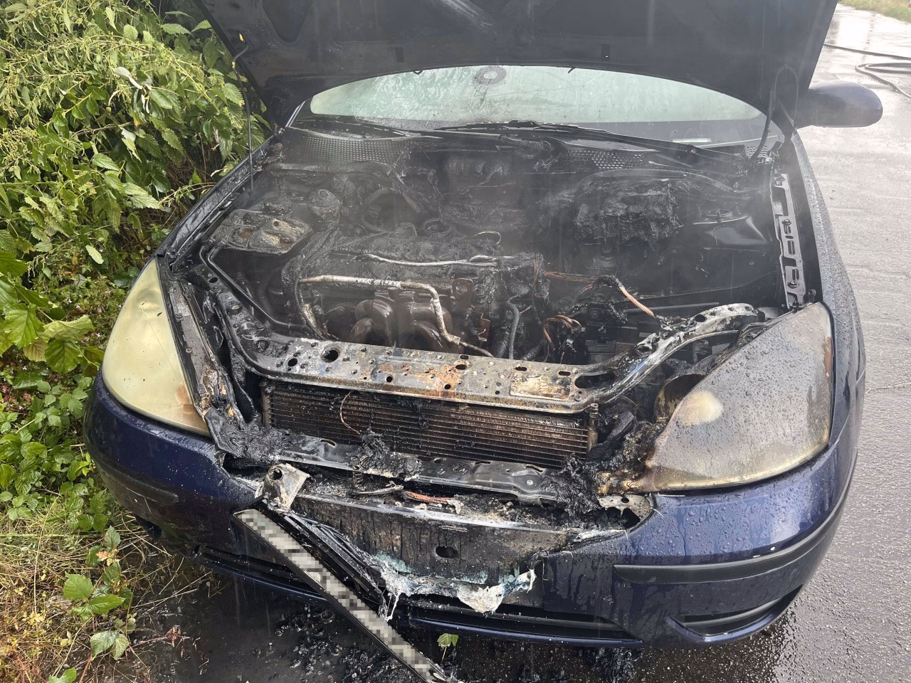 Auto in Safenwil ausgebrannt: Polizei sucht Zeugen nach Vorfall!