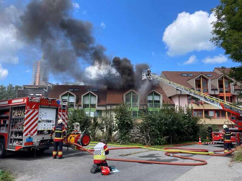 Drama in Châtel-St-Denis: Großbrand in Wohnhaus – 20 Evakuierte!