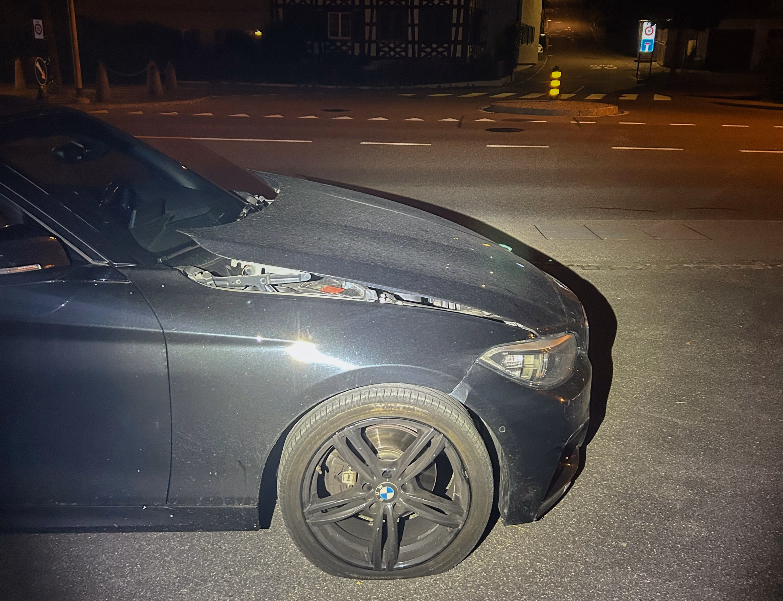 Eschlikon: Autofahrerin kracht gleich zweimal in Verkehrsinseln!