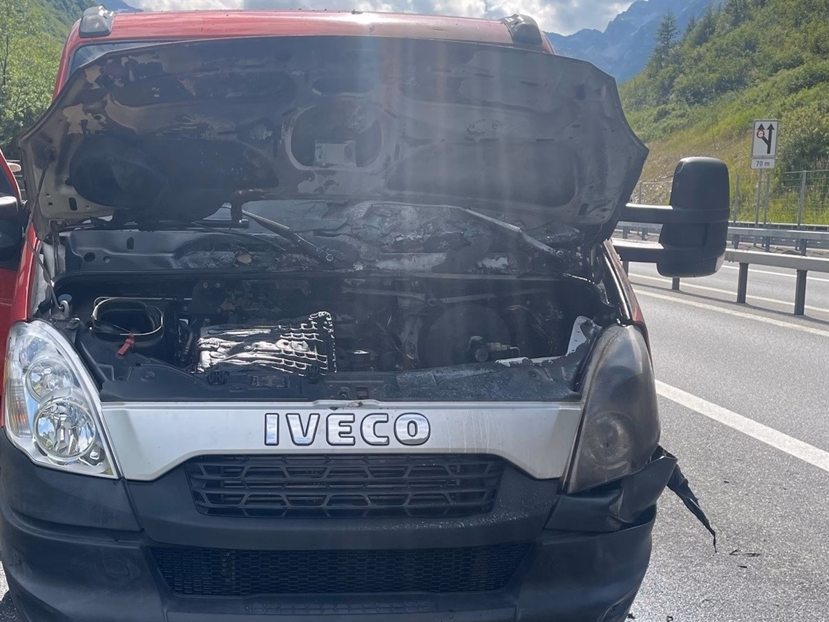 Fahrzeugbrand auf A13: Tunnel für 45 Minuten gesperrt!