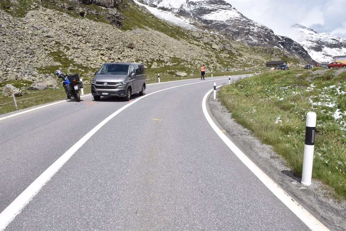 Motorradunfall auf dem Julierpass: Australierin in Lebensgefahr!