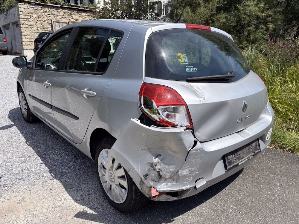 Motorradunfall in Uznach: 37-Jähriger ins Spital gebracht!