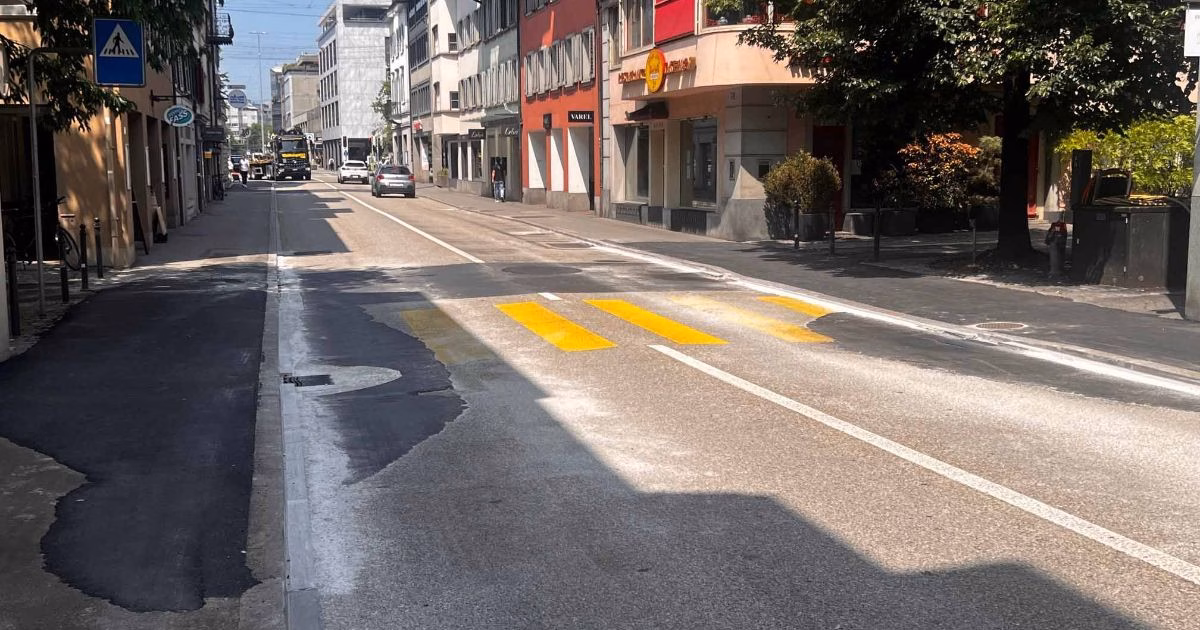 Neugasse in Zug gesperrt: Lärmarme Belagsarbeiten starten bald!
