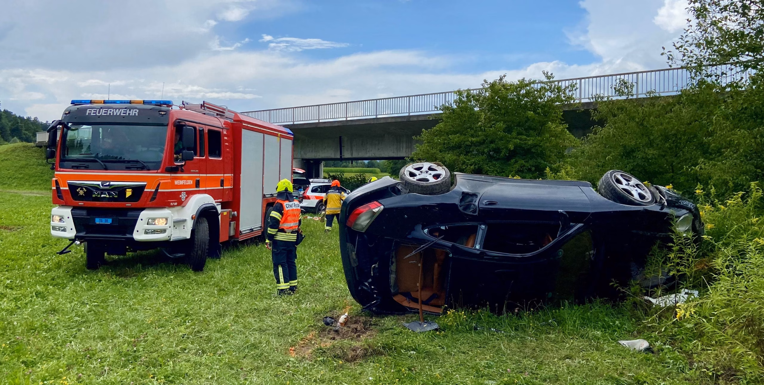 Rasender Autofahrer verursacht schweren Unfall in Amlikon-Bissegg!