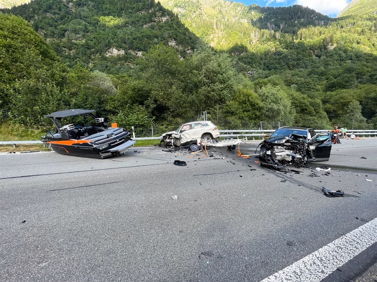 Schock auf der A13: Frontalkollision bei Mesocco verletzt drei Personen