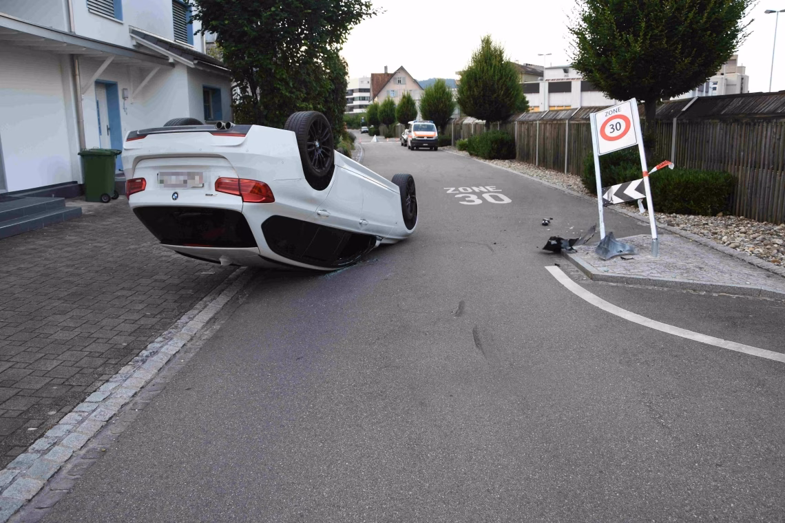 Schock im Verkehr: Autofahrer überschlägt sich in Widnau!