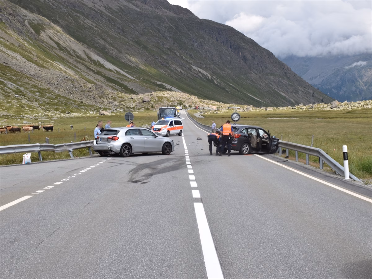 Schrecklicher Crash in Silvaplana: Überholverbot ignoriert, Totalschaden!