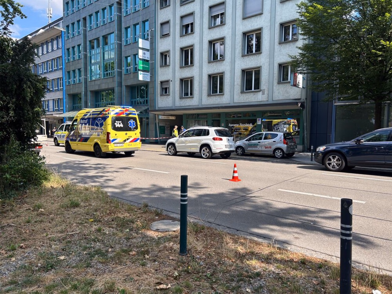 Schwerer Unfall in Aarau: Fussgängerin nach Kollision in kritischem Zustand