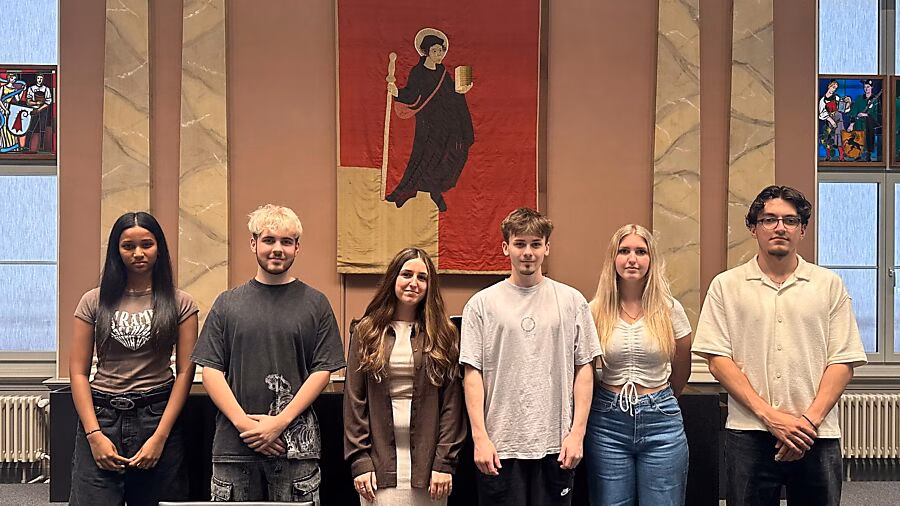 Strahlende Zukunft: Gratulation an unsere erfolgreichen Lehrabsolventen!