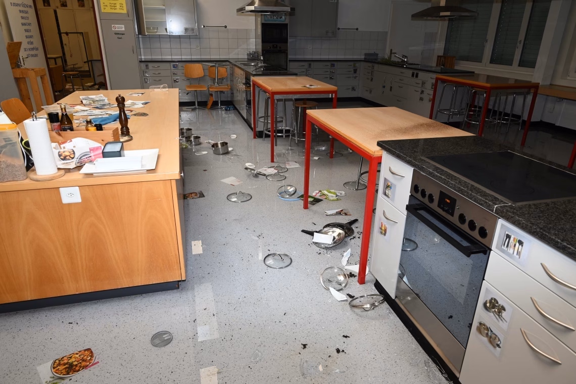 Vandalismus-Schock: Oberstufenzentrum Flawil verwüstet – Polizei sucht Zeugen!