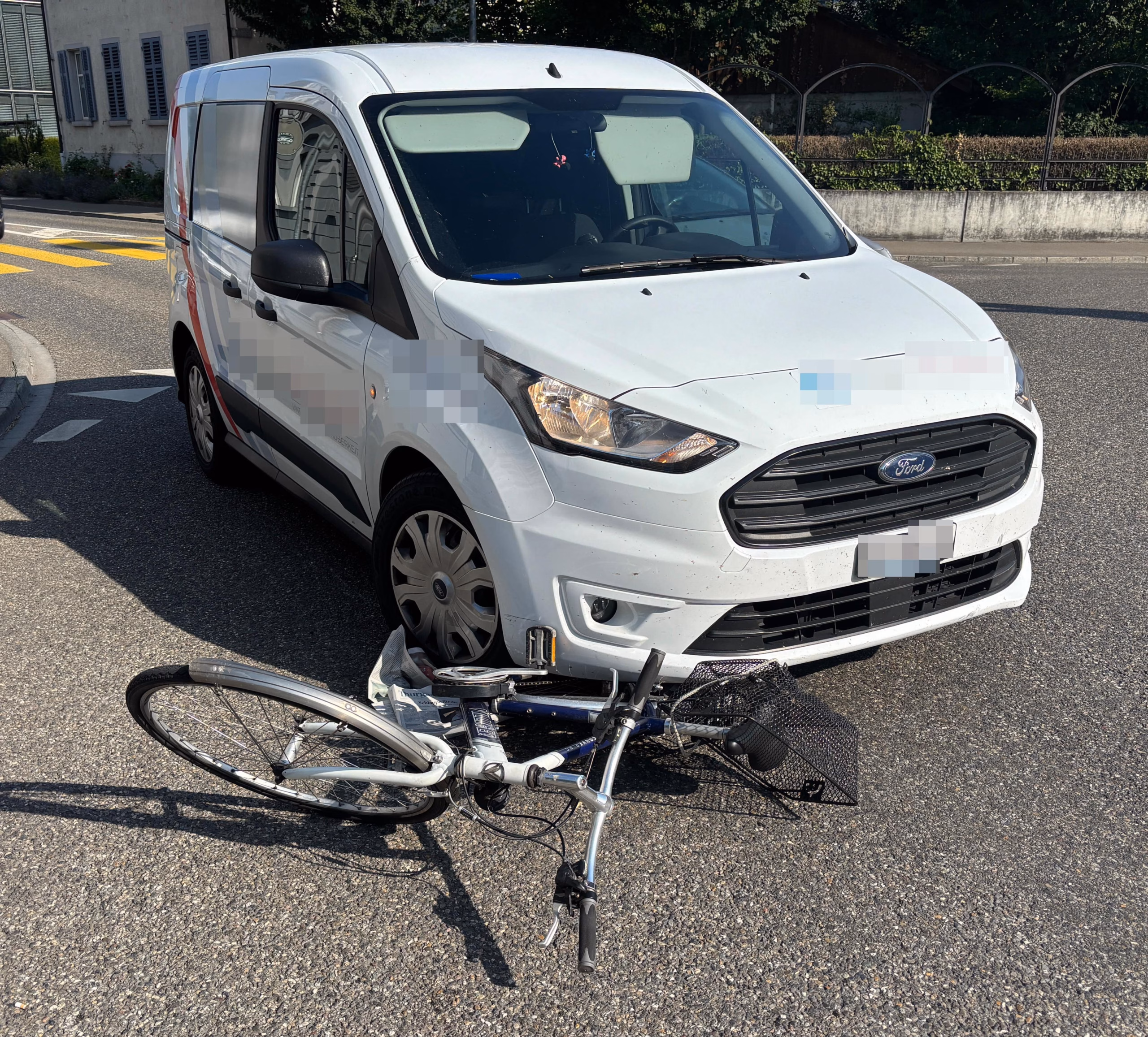 Velofahrer verletzt! Drama im Kreisverkehr von Weinfelden