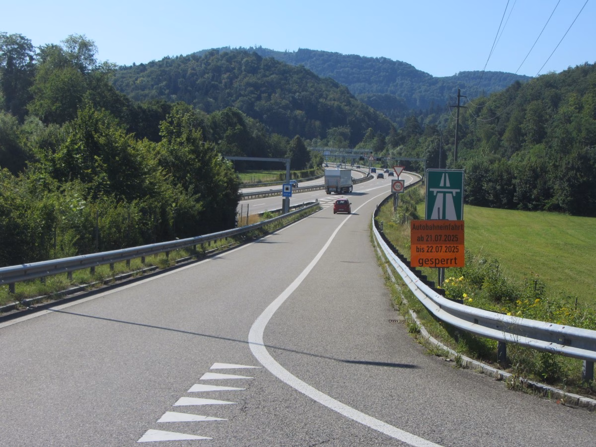 Vollsperrung der Bahnhofstrasse Effingen: Bauarbeiten starten bald!