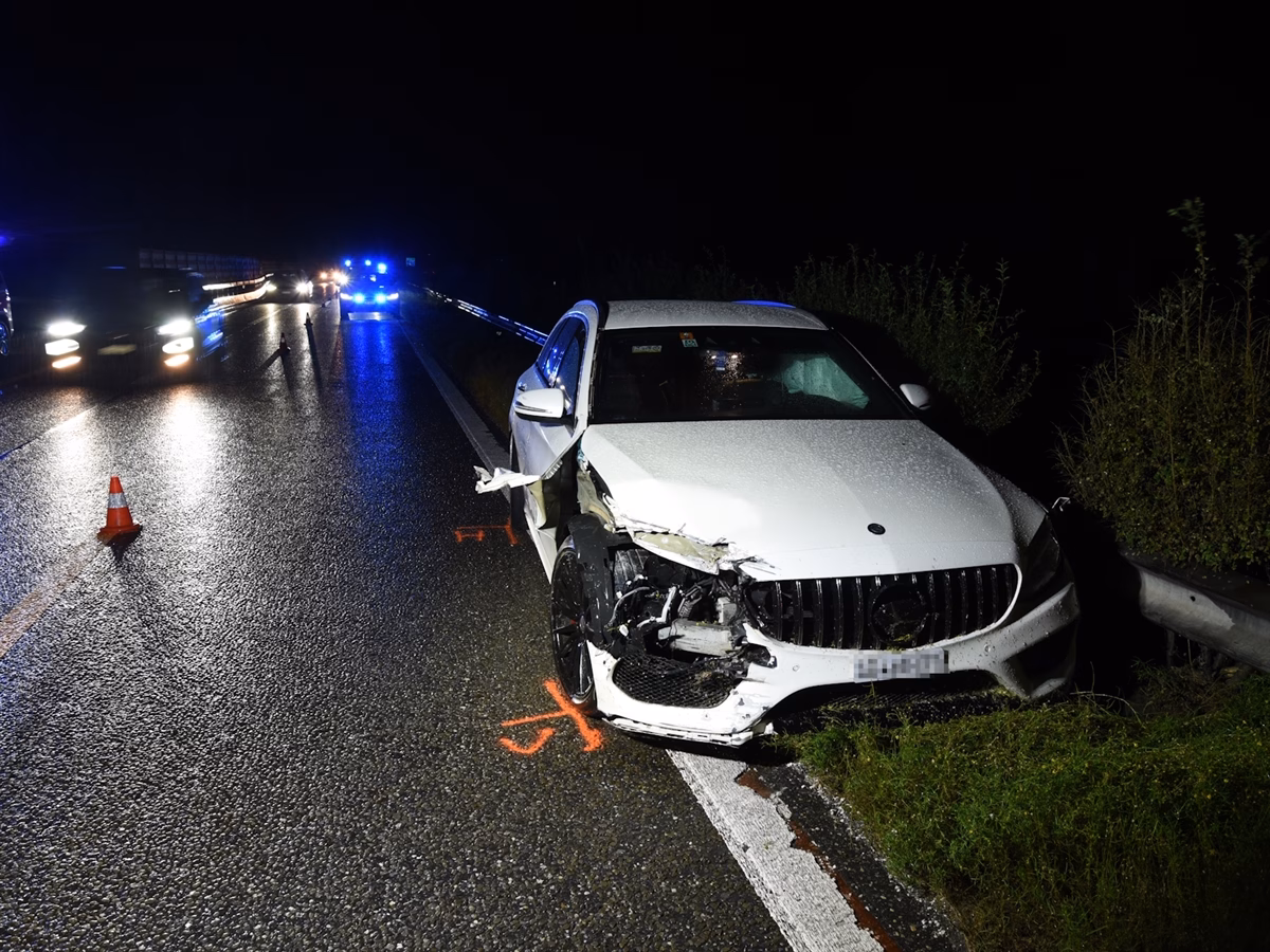 Alkoholisierter Fahrer verursacht Unfall auf Autobahn A13 in Maienfeld