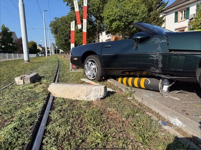Auto-Unfall auf Äusserer Baselstrasse: Tramverkehr stundenlang gestört!