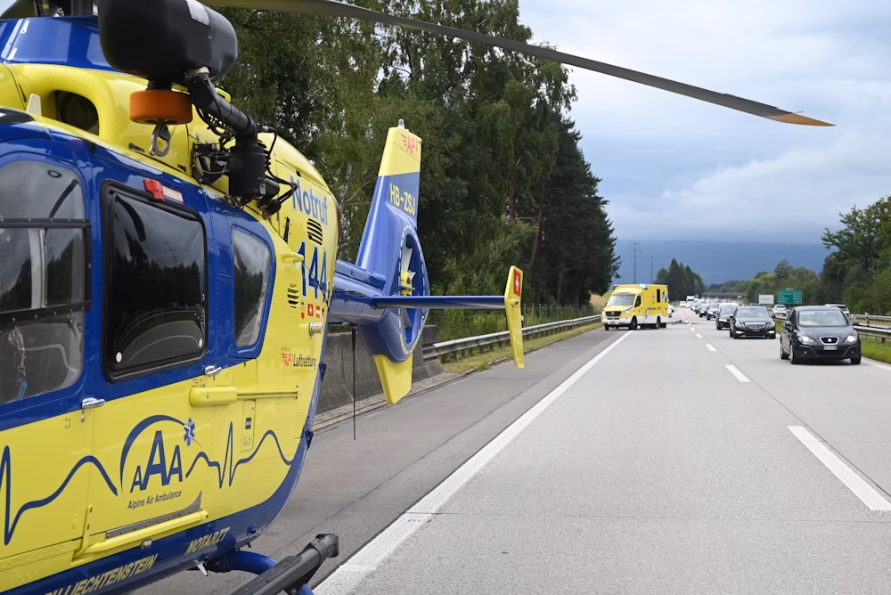 Autobahn-Drama: 27-Jährige nach Unfall mit Rettungshubschrauber ins Spital