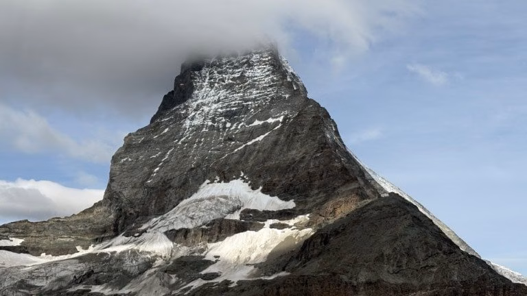 Bergsteiger tödlich abgestürzt: Tragödie am Matterhorn erschüttert Zuschauer