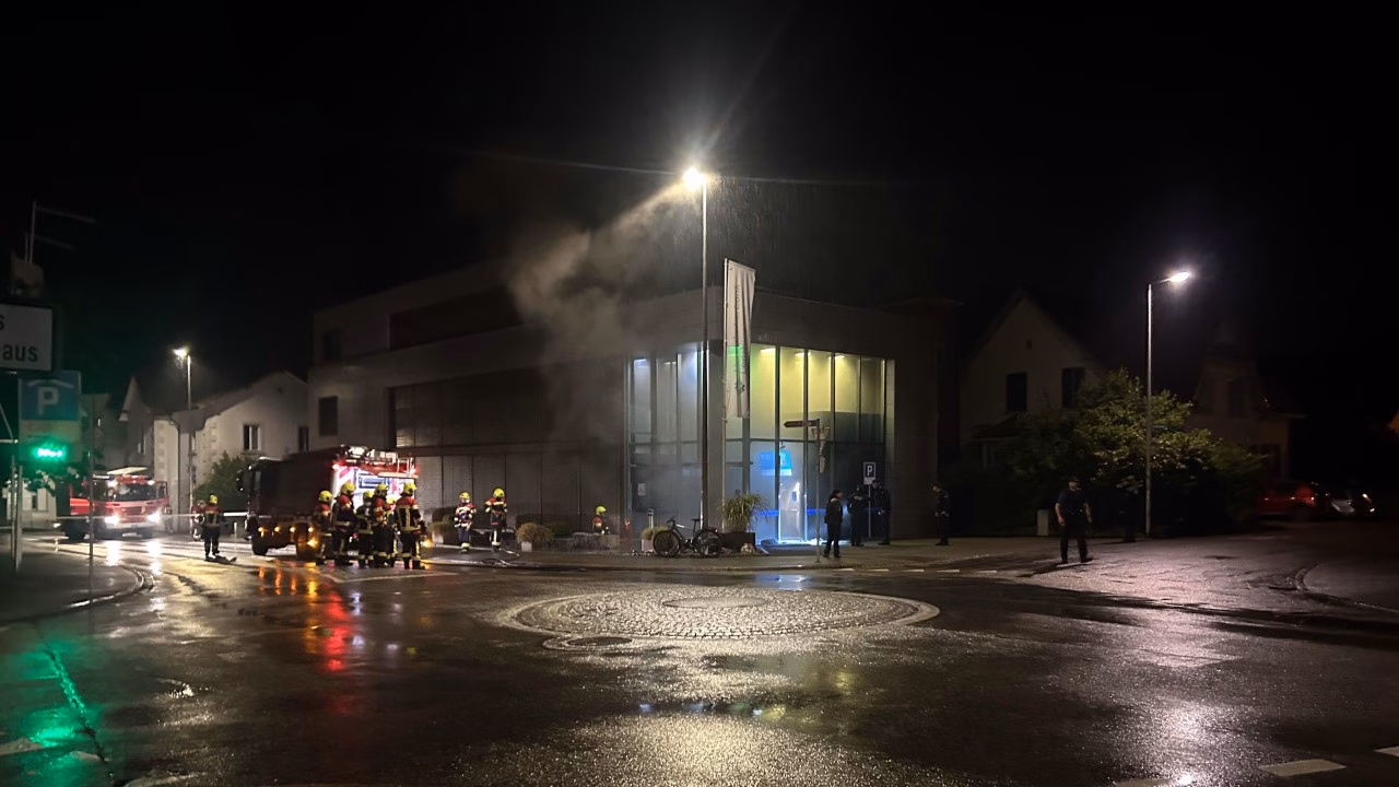 Brandanschlag auf Bankomaten in Lenzburg – Täter festgenommen!