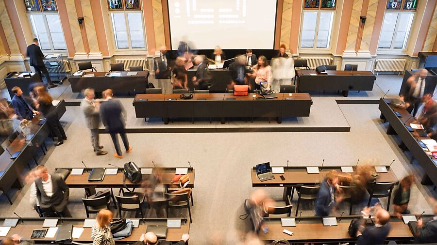 Landrat Glarus beschließt wichtige Reformen und Neuwahlen!