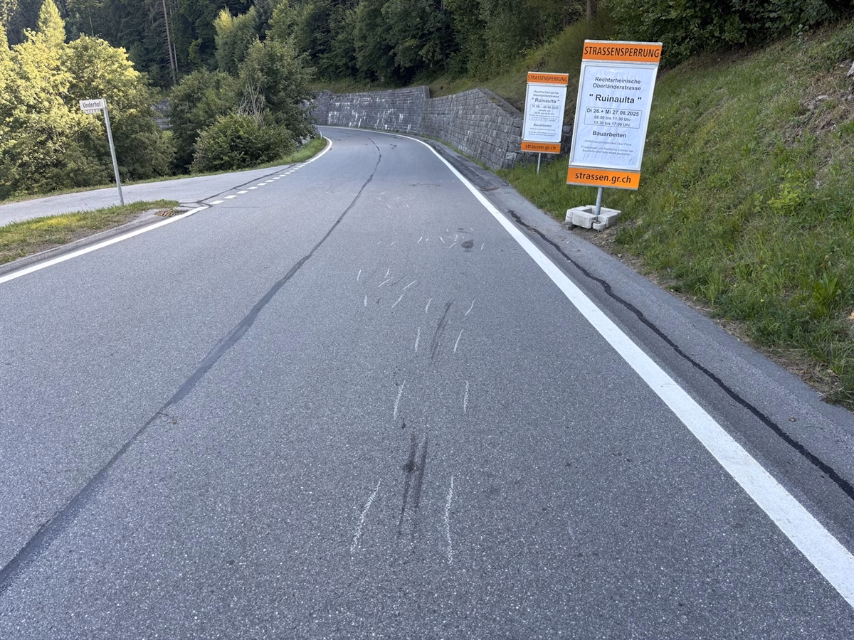 Motorradfahrer bei Auffahrunfall in Versam schwer verletzt