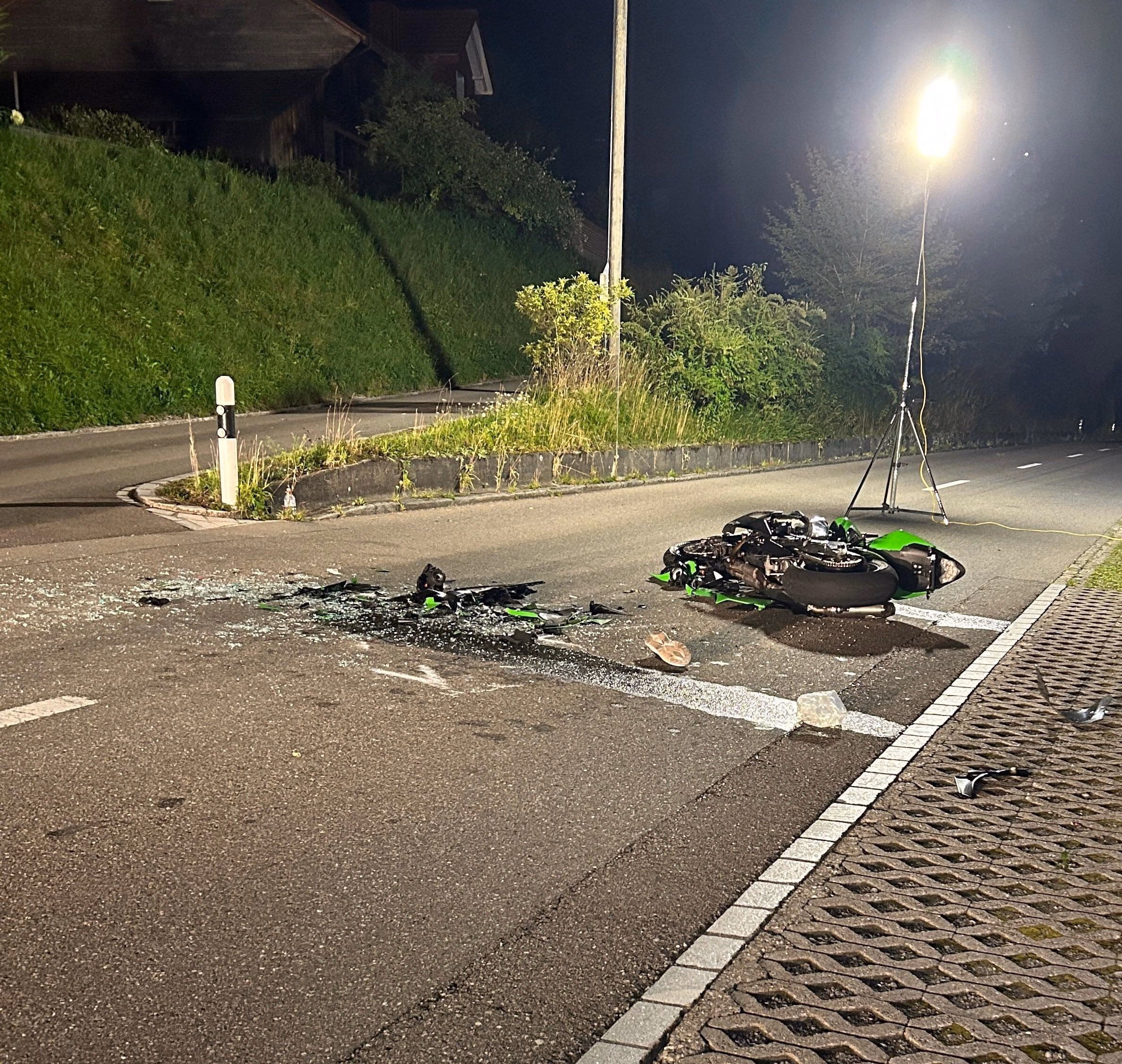 Motorradfahrer schwer verletzt: Drama in Fischingen nach Kollision!