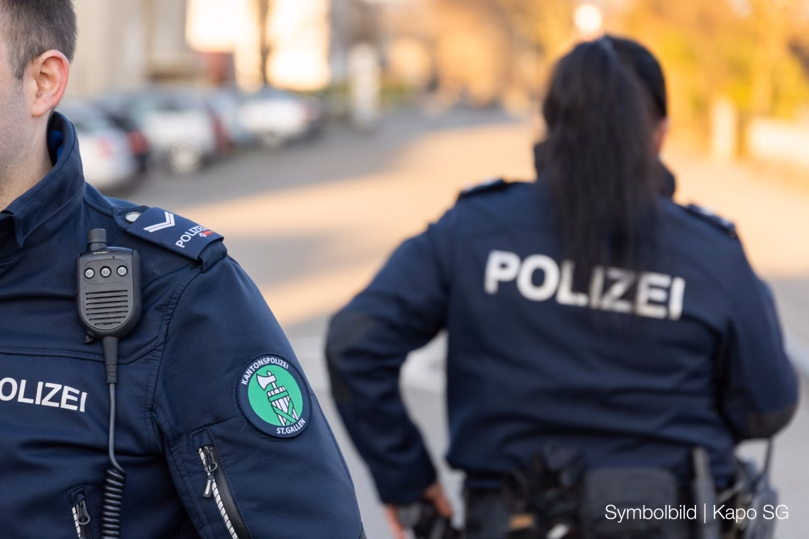 Pärchen überfallen Spaziergänger: Polizei sucht Zeugen in Grabs!