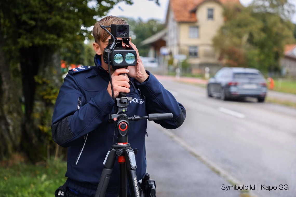 Raser mit 148 km/h gestoppt: Fahrausweis sofort entzogen!