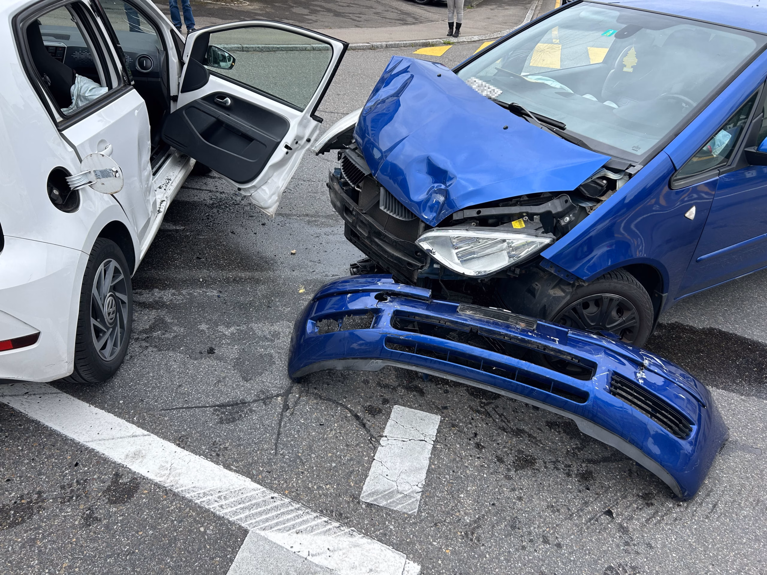Schock-Unfall in Altnau: Fünf Verletzte nach Kollision zwischen Autos!