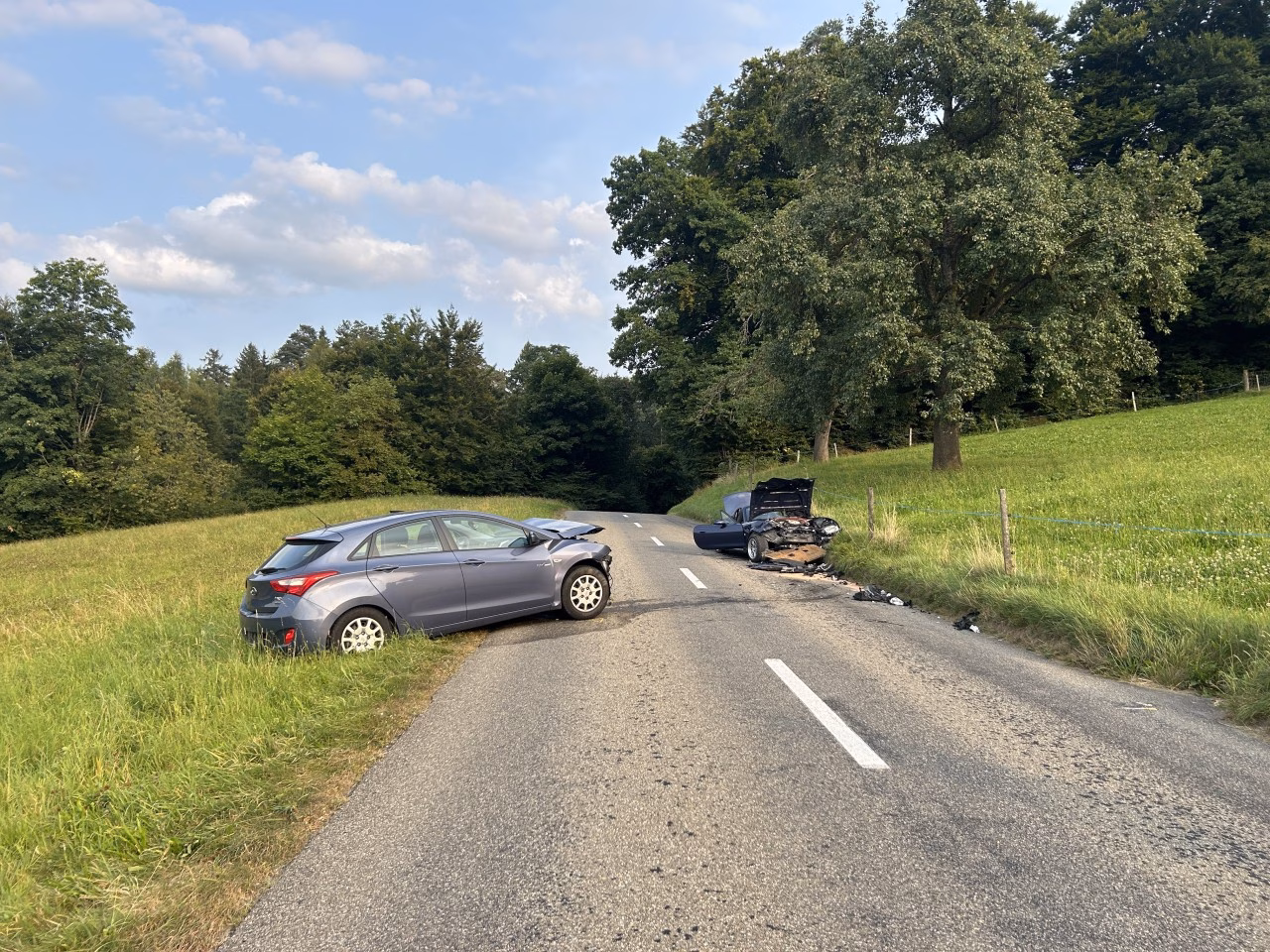 Schock-Unfall in Ammerswil: Zwei Verletzte und Totalschaden!