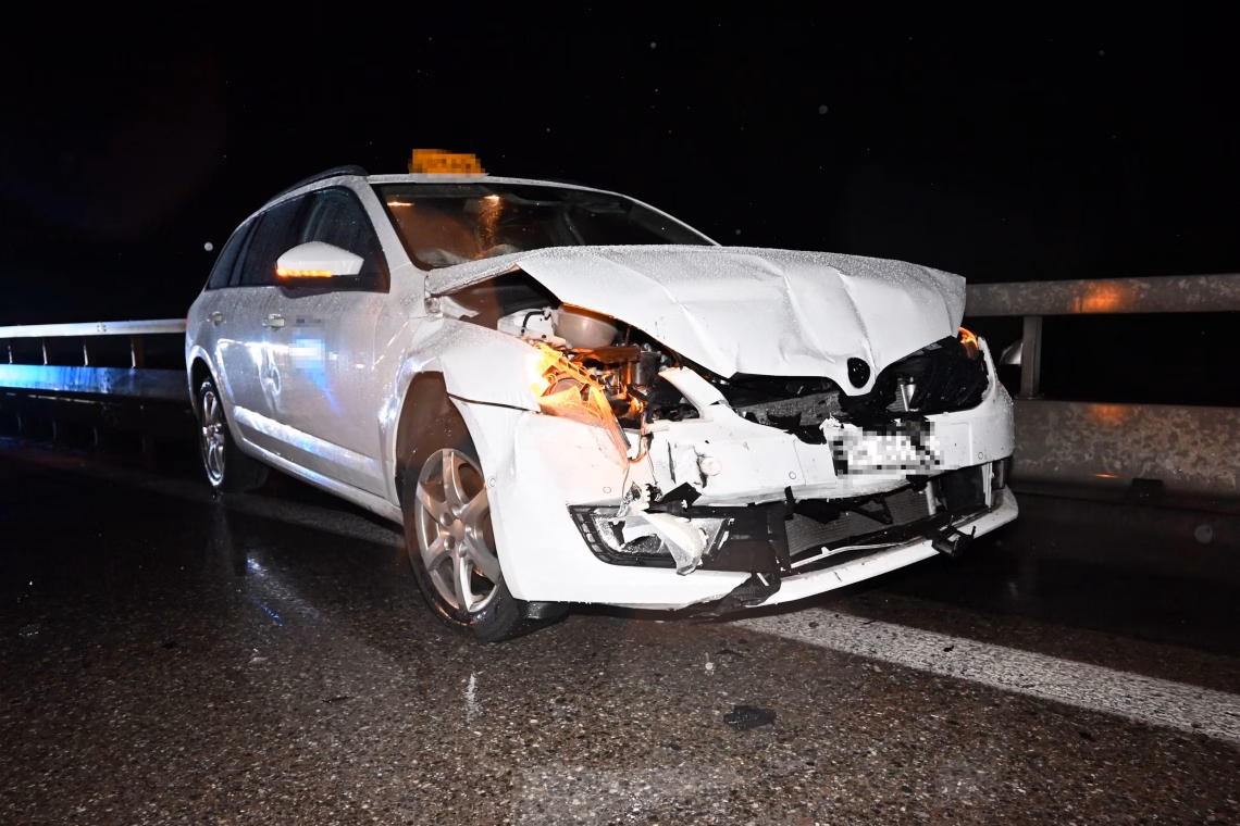 Unfall auf A13 bei Haag: Kantonspolizei sucht dringend Zeugen!