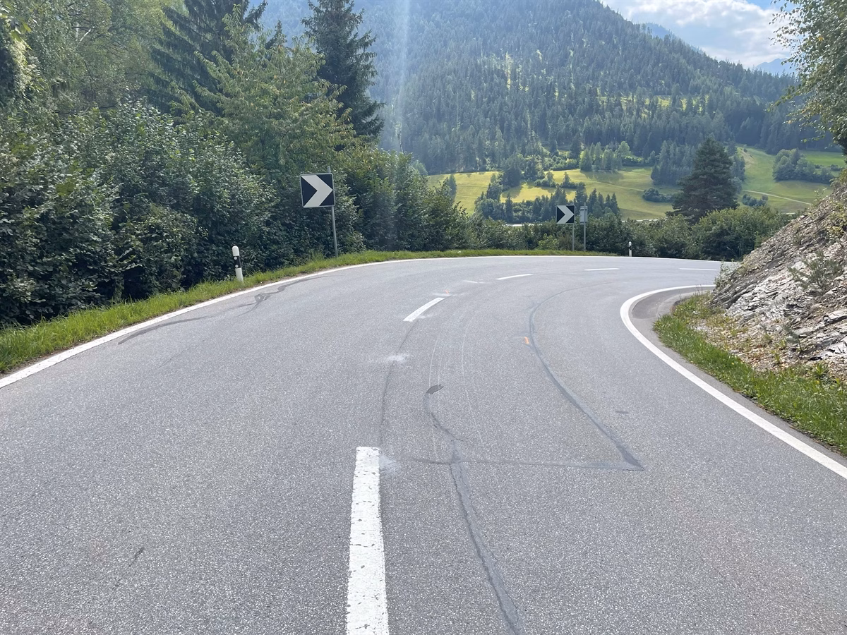 Verkehrsunfall auf Julierstrasse: 19-Jähriger Lernfahrer glimpflich davongekommen!