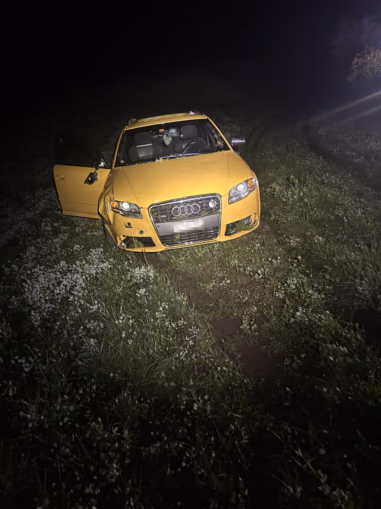Automobili-Absturz in Densbüren: Fahrer schwer verletzt, Beifahrerin glimpflich davongekommen!