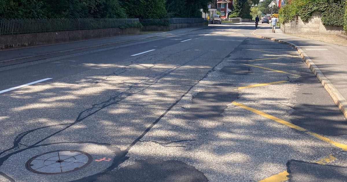 Belagsreparaturen in Oberägeri: Verkehrsbehinderungen drohen!