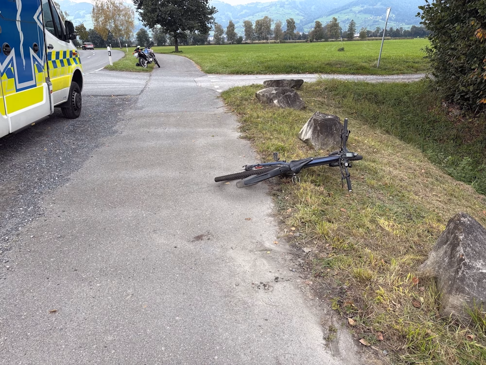 E-Bike-Unfall in Kriessern: 34-Jähriger verletzt ins Spital eingeliefert!