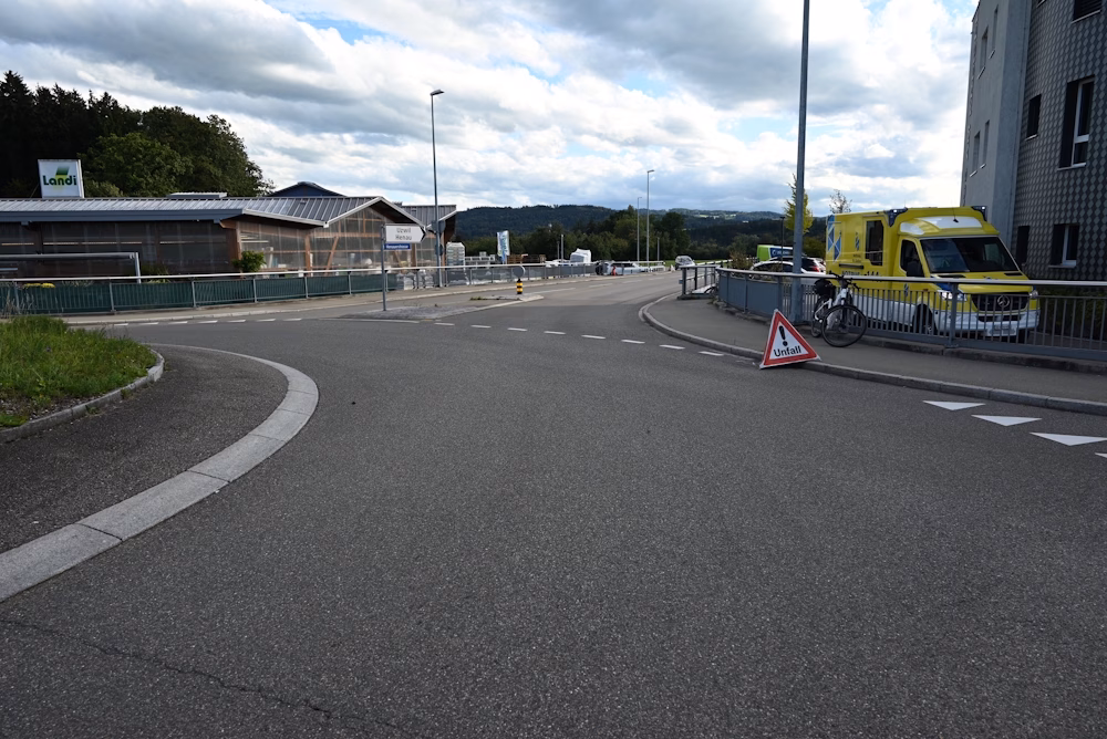 E-Bike-Unfall in Zuzwil: 74-Jährige nach Kollision im Spital!