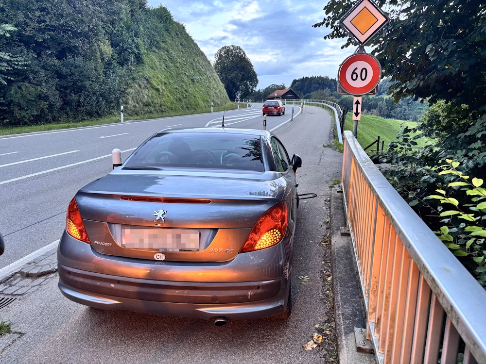 Fahrunfähig in Ganterschwil: 36-Jährige verursacht Chaos auf der Straße!