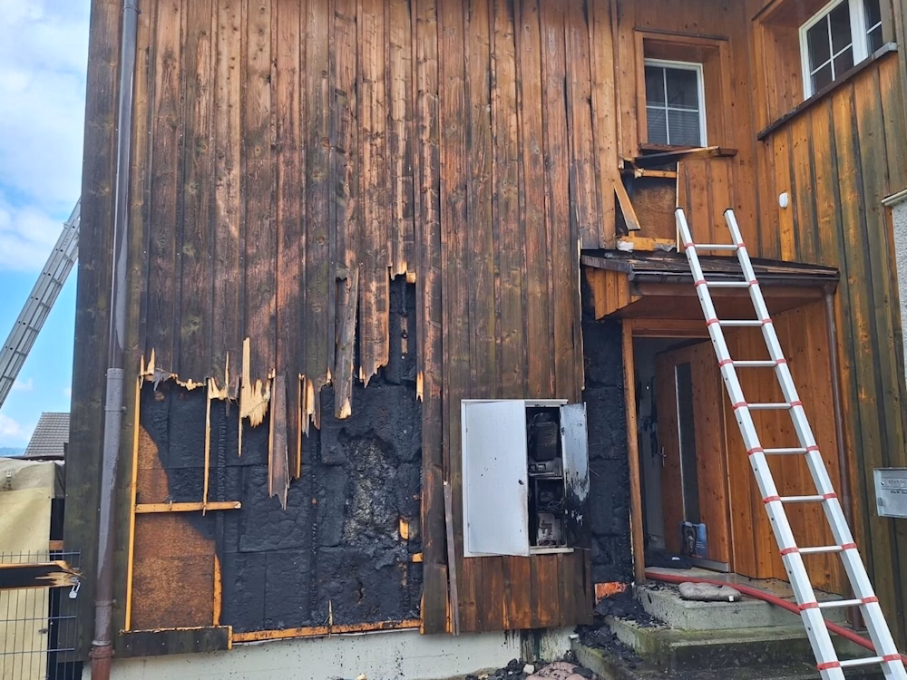 Fassade in St.Gallen brennt: Feuerwehr verhindert Schlimmeres!
