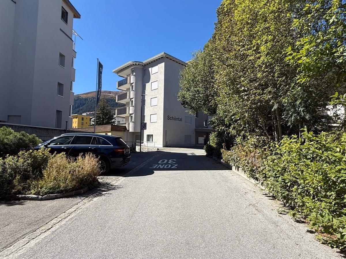 Fussgängerin in Davos von Auto erfasst – Polizei sucht Zeugen!